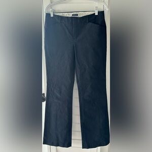 Gap stretch Women’s Pants 
Black. Size 4
Modern Fit Flare Pant.